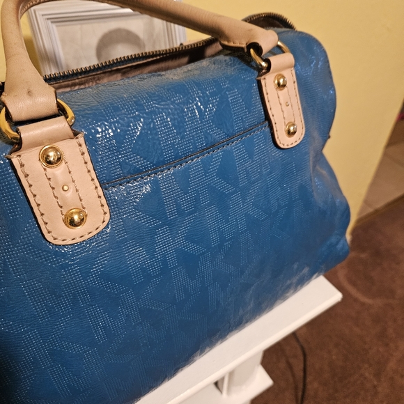 MK Large bag. Slightly used, still in good shape. - Picture 4 of 6